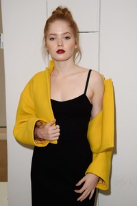 Ellie Bamber  Bacd72976537124