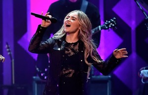 Sabrina Carpenter - Sayfa 2 12a8951053899034