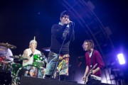 Red Hot Chili Peppers - Perfoms on stage at T in The Park Festival in Strathallan Castle, Scotland, 10.07.2016 (34xHQ) E9f20d640849043