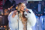 Мэрайя Кэри (Mariah Carey) Performs at the Dick Clark's New Year's Rockin' Eve with Ryan Seacrest (New York, December 31, 2017) 648de4707530983