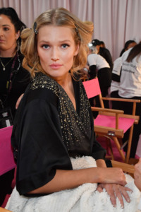 Toni Garrn B7e9111026167544