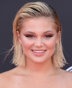 Olivia Holt 3db08f923368754