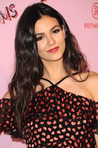 Victoria Justice 3dc2f0902681764