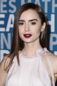 Lily Collins 3e6846902531884