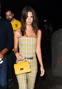 Emily Ratajkowski  6bb684904378714