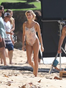 Hailey Baldwin F8b0c1894954704