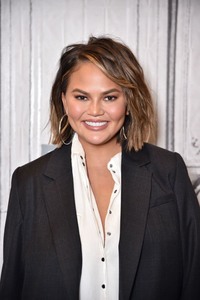 Chrissy Teigen 252592980608654