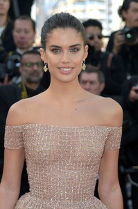 Sara Sampaio 8b0790899370814