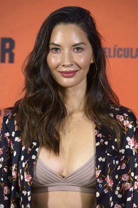 Olivia Munn 389055967018304