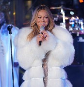 Мэрайя Кэри (Mariah Carey) Performs at the Dick Clark's New Year's Rockin' Eve with Ryan Seacrest (New York, December 31, 2017) 87c3a9707528123