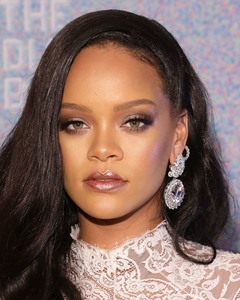 Rihanna            7cceb8974076384