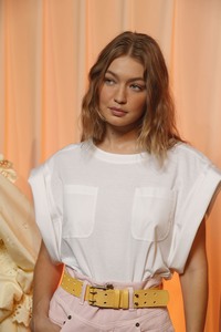 Gigi Hadid - Sayfa 2 4f21e7980643574