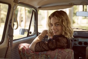 Margot Robbie F1f415930833534