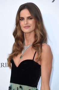 Izabel Goulart  340ea3896312384