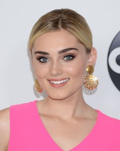 Meg Donnelly 2c4ac1940250754