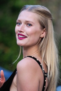 Toni Garrn 6975c1897835934