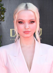 Dove Cameron 6e48d8943920324