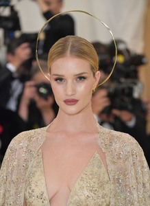 Rosie Huntington-Whiteley  Db97ee901627714