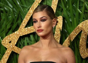 Hailey Baldwin 9d1563904407334