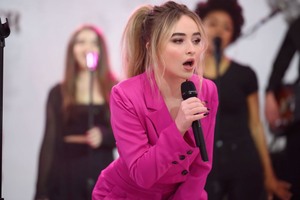 Sabrina Carpenter 44eff41029905524