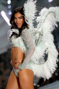 Kelly Gale 0bc5d91026640924