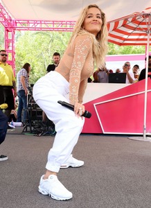 Rita Ora     27b09a921029434