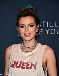 Bella Thorne C8c1d4992174054