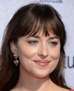 Dakota Johnson F501e81010171154