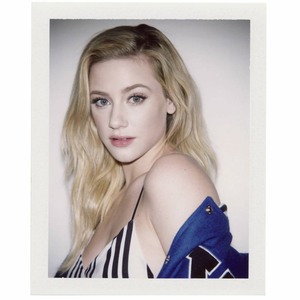 Lili Reinhart  28e7ac902467244