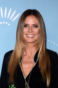 Heidi Klum 4d888c904422884