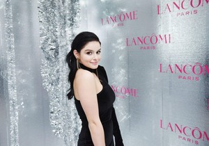 Ariel Winter 40b8a81049373754