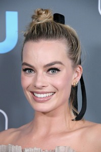 Margot Robbie 285259902569224