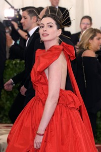 Anne Hathaway 07b8b4900972574