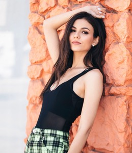 Victoria Justice F2735d893938344