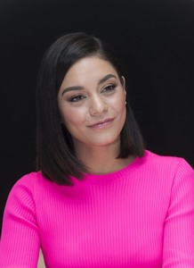 Vanessa Hudgens 561ae71023103884