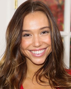 Alexis Ren D7b3e01001821984