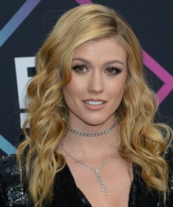 Katherine McNamara - Sayfa 2 8260421029934804