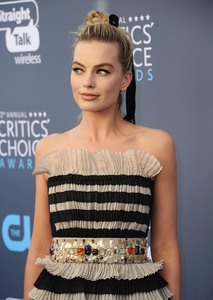 Margot Robbie 7acc0e902568934