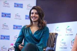 Priyanka Chopra 1c84aa942530794