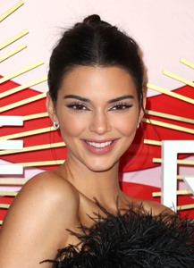 Kendall Jenner  - Sayfa 2 F963561027689004