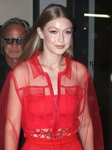 Gigi Hadid - Sayfa 2 0d540c971577924