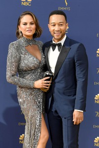 Chrissy Teigen E6d722978150904