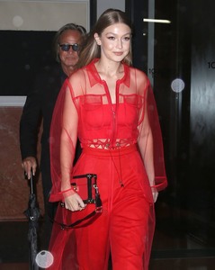 Gigi Hadid - Sayfa 2 3e1a52971577864