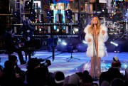 Мэрайя Кэри (Mariah Carey) Performs at the Dick Clark's New Year's Rockin' Eve with Ryan Seacrest (New York, December 31, 2017) 7b0302707527783