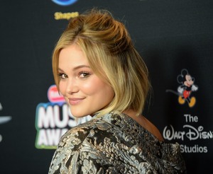 Olivia Holt 120817907906754