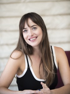 Dakota Johnson 498bf1984182814