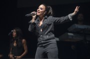 Деми Ловато (Demi Lovato) performing at Free Radio Live in Birmingham, 11.11.2017 (16xHQ) A12fb8656407073