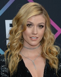 Katherine McNamara - Sayfa 2 5bf2c21029934754