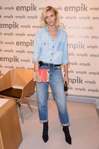 Anja Rubik 912dc11011593154