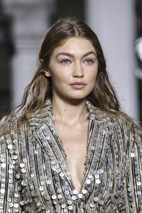 Gigi Hadid - Sayfa 2 95459a986561704